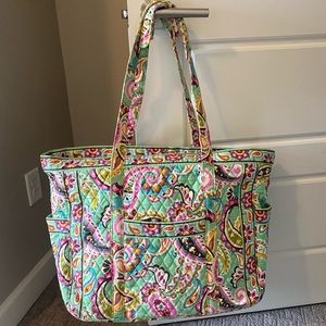 Vera Bradley get carried away tote in Tutti Frutti